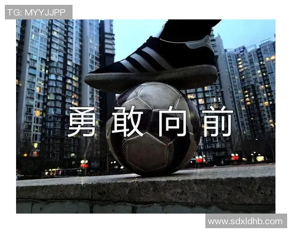 带血上阵足球明星的勇气与坚持揭示了运动员背后的艰辛与荣耀